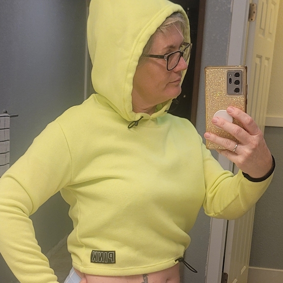 STUNNING VS PINK NEON YELLOW KNIT CROP HOODIE WITH BUNGEE CORDS - Picture 2 of 13